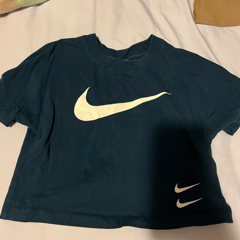 Nike women’s shirt